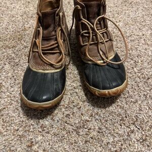Sorel Tan and Black Boots